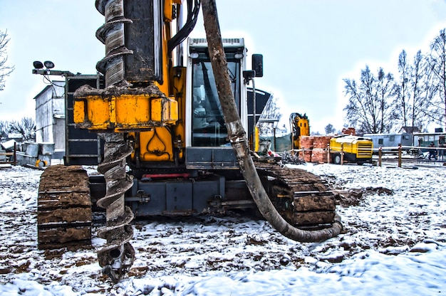 piling-equipment-drilling-rig-drilling-piles-crawler-drilling-belarus-salihorsk_331695-3250 piling-equipment-drilling-rig-drilling-piles-crawler-drilling-belarus-salihorsk_331695-3250